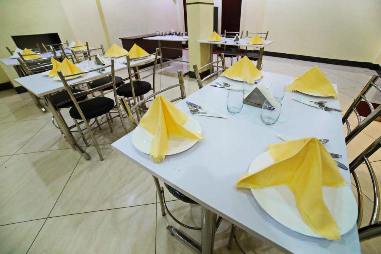 Oyo 16708 Sada Shiv Guest House Varanasi Esterno foto