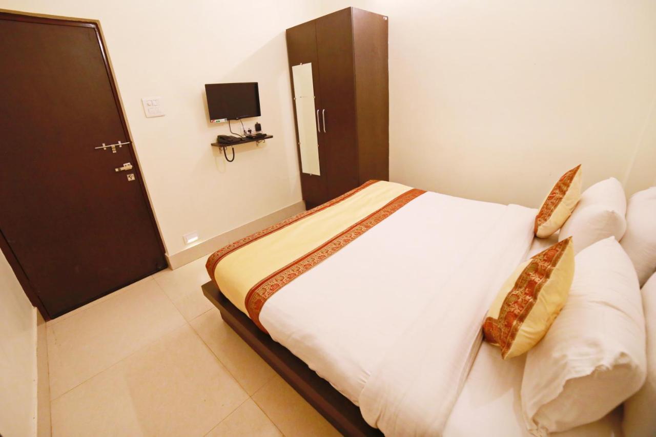 Oyo 16708 Sada Shiv Guest House Varanasi Esterno foto