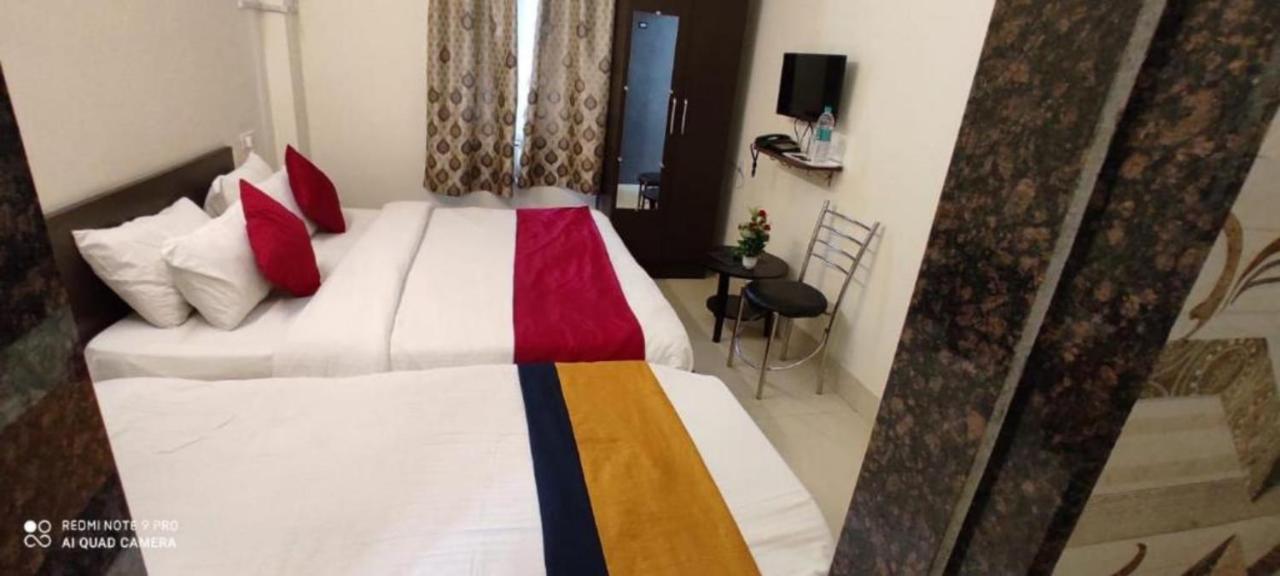 Oyo 16708 Sada Shiv Guest House Varanasi Esterno foto