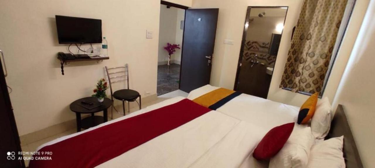 Oyo 16708 Sada Shiv Guest House Varanasi Esterno foto
