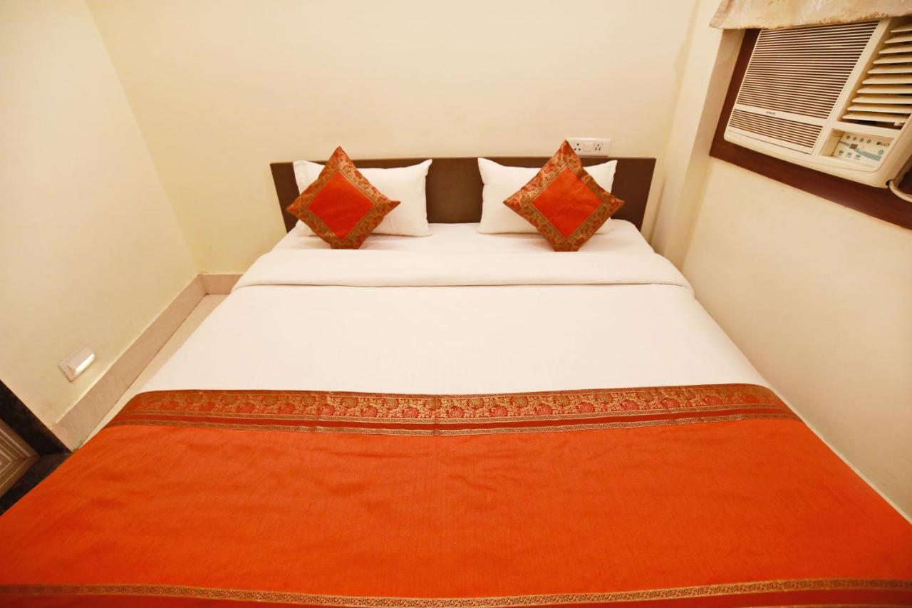 Oyo 16708 Sada Shiv Guest House Varanasi Esterno foto
