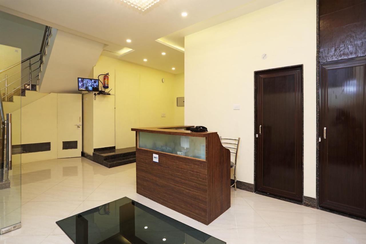 Oyo 16708 Sada Shiv Guest House Varanasi Esterno foto